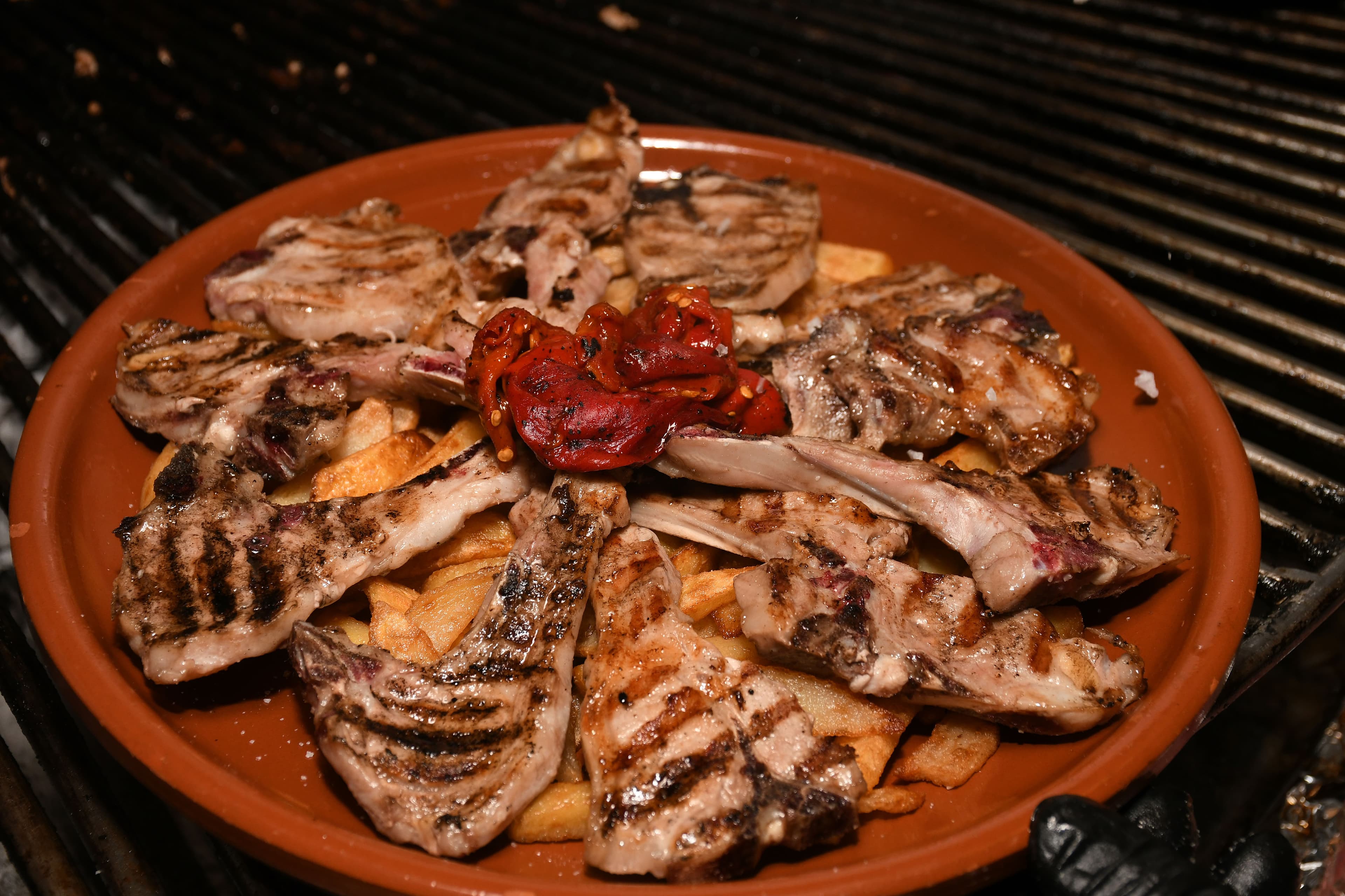 Ternasco de Aragón asado a la brasa en Los Cántaros